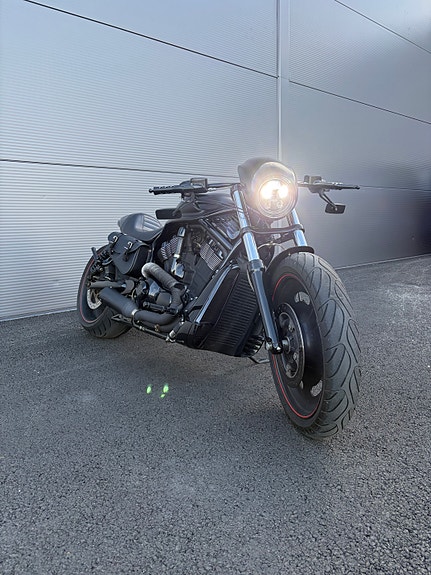 Harley-Davidson VRSCDX Night Rod Special 2 of 10