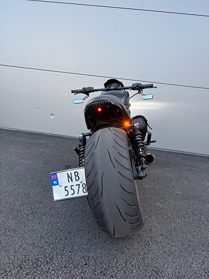 Harley-Davidson VRSCDX Night Rod Special 6 of 10