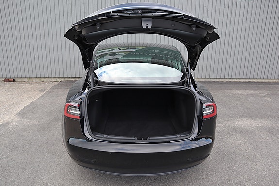 Tesla Model 3 11 of 28