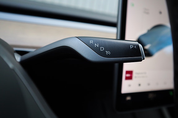 Tesla Model 3 18 of 28
