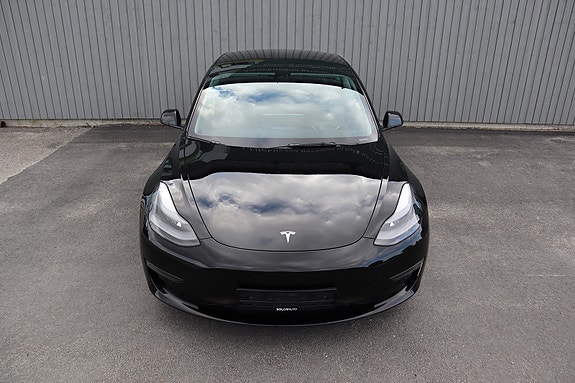 Tesla Model 3 3 of 5