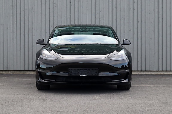 Tesla Model 3 2 of 5