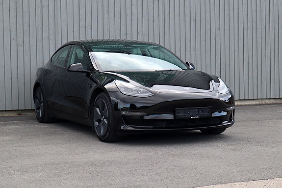Tesla Model 3 4 of 5