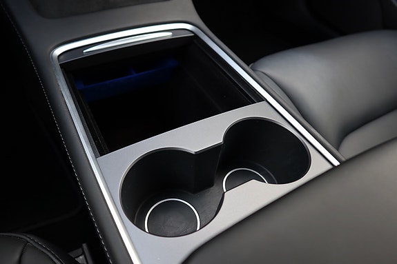 Tesla Model 3 23 of 28