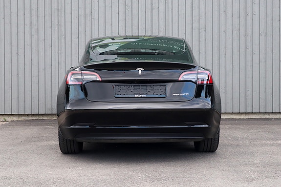 Tesla Model 3 9 of 28