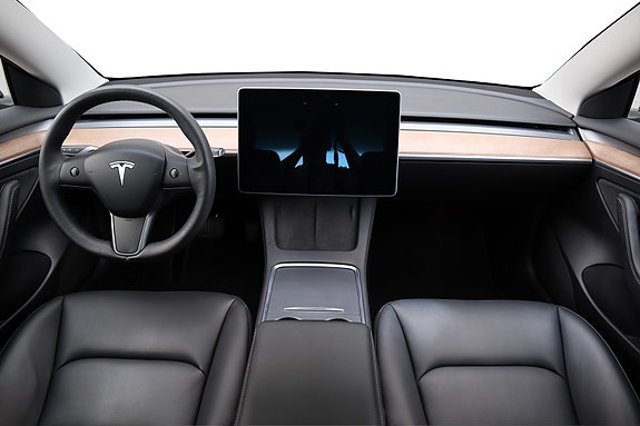 Tesla Model 3 17 of 28