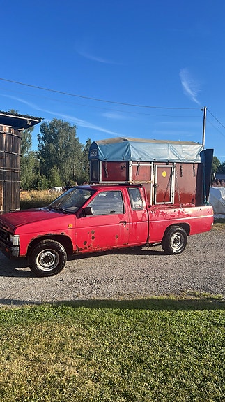 Nissan King Cab 2 of 5