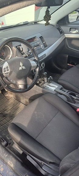 Mitsubishi Lancer 7 of 9