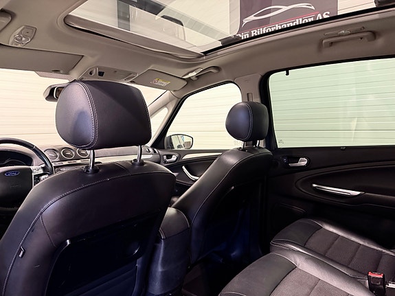 Ford S-MAX 16 of 30