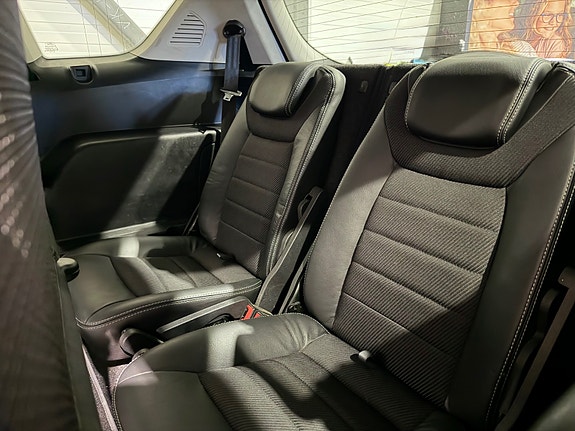 Ford S-MAX 14 of 30