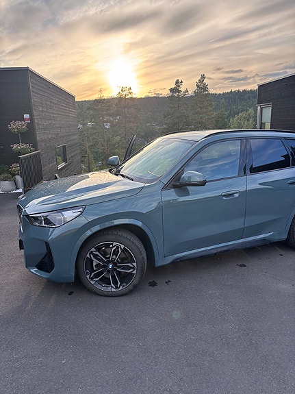 BMW iX1 2 of 5