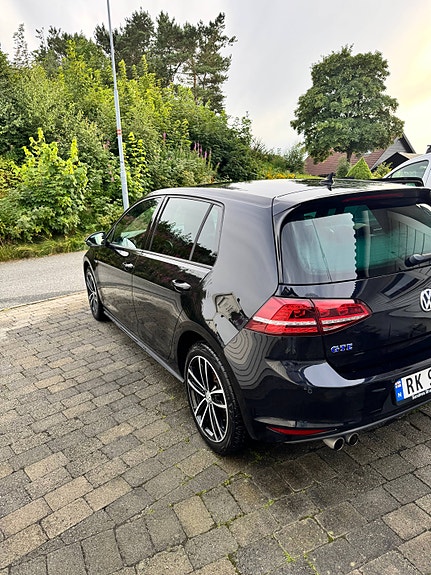 Volkswagen Golf VII 2 of 5