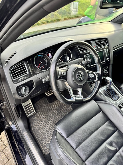 Volkswagen Golf VII 12 of 21
