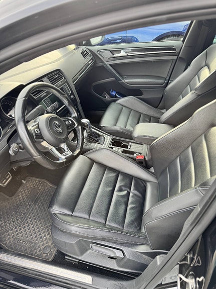 Volkswagen Golf VII 11 of 21