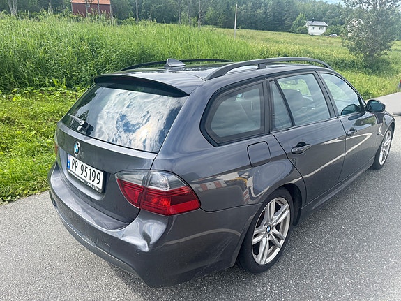 BMW 320d 3 of 5