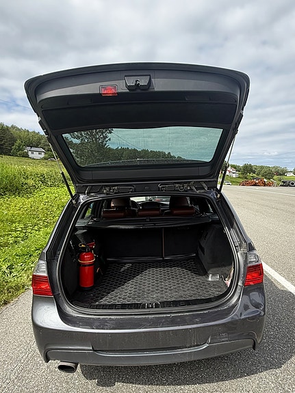 BMW 320d 4 of 5