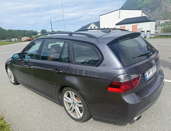 BMW 320d 2 of 5
