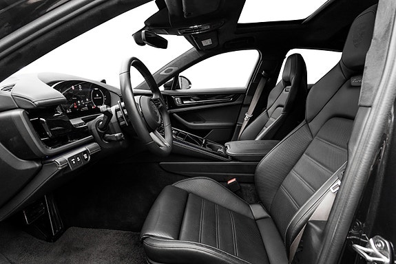 Porsche Panamera 4 of 5
