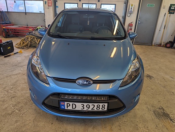 Ford Fiesta 2 of 5