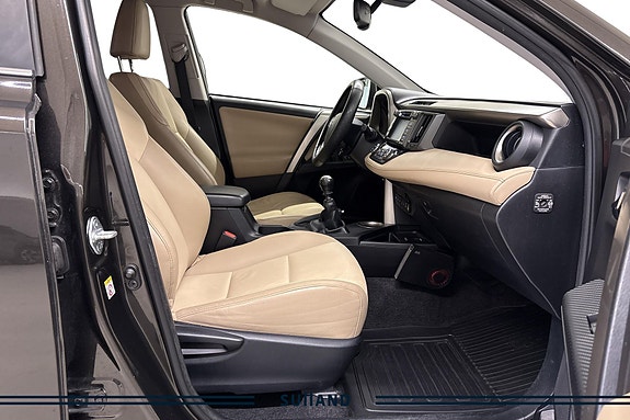 Toyota RAV4 16 of 24