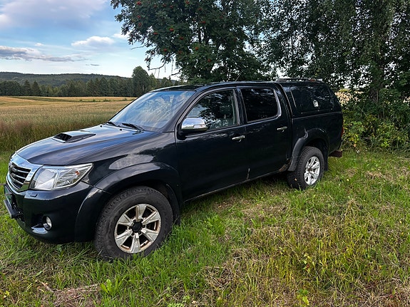 Toyota HiLux 2 of 5
