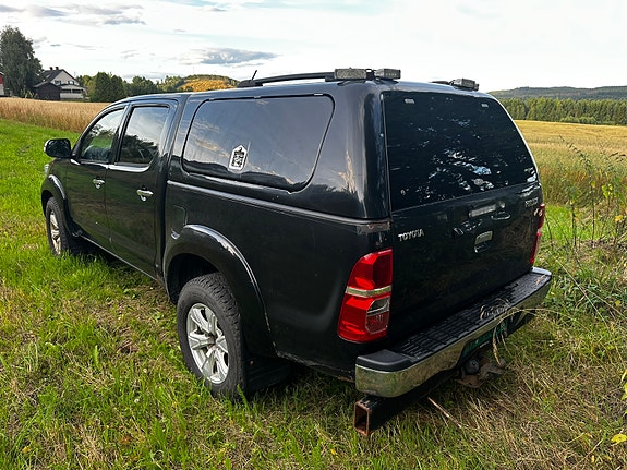 Toyota HiLux 4 of 5
