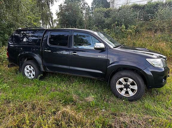 Toyota HiLux 3 of 5
