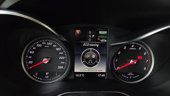 Mercedes-Benz GLC350 e 19 of 30