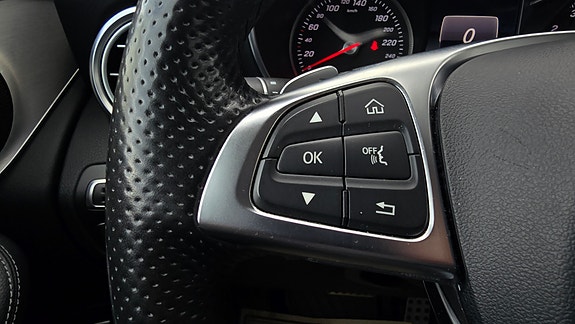 Mercedes-Benz GLC350 e 27 of 30