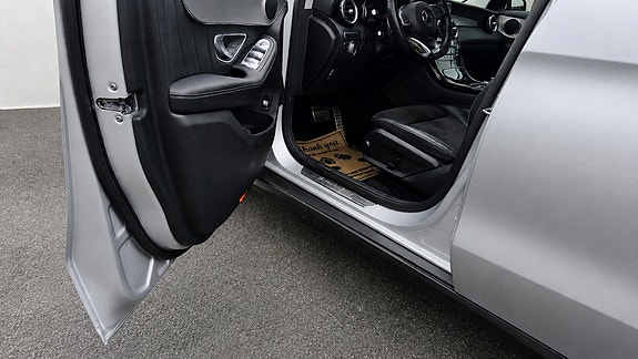 Mercedes-Benz GLC350 e 7 of 30