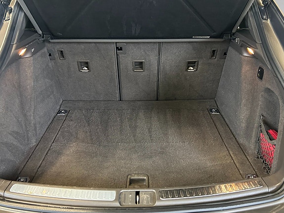 Porsche Macan 29 of 29