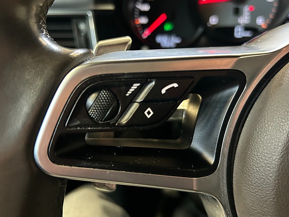 Porsche Macan 24 of 29