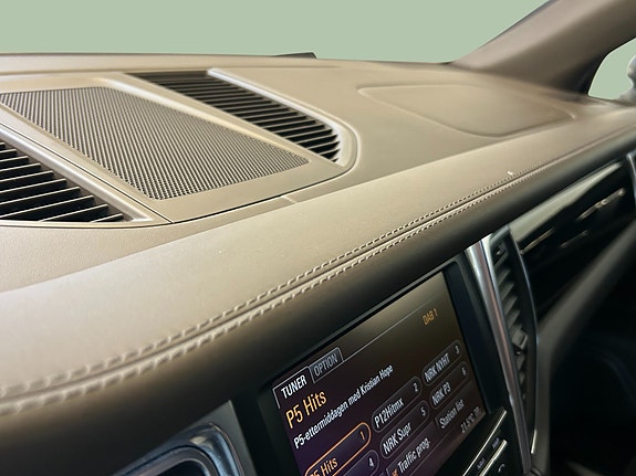 Porsche Macan 27 of 29