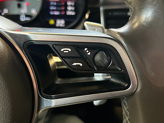 Porsche Macan 25 of 29