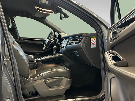 Porsche Macan 13 of 29