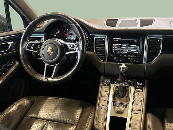 Porsche Macan 16 of 29