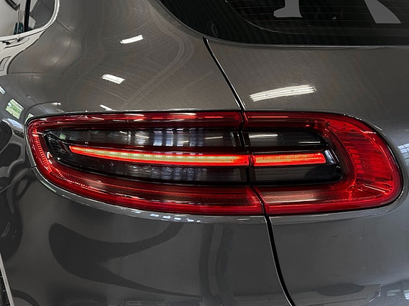 Porsche Macan 11 of 29
