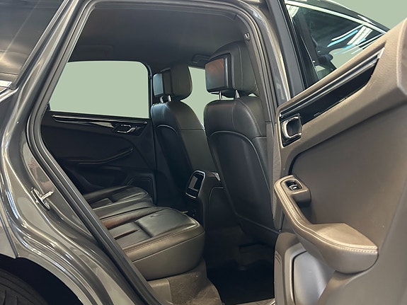 Porsche Macan 15 of 29