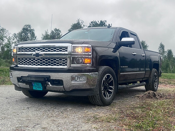Chevrolet Silverado 1500 2 of 16