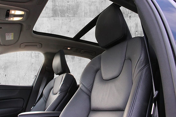 Volvo XC60 10 of 30