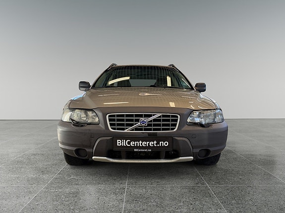 Volvo XC70 2 of 7
