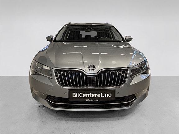 Skoda Superb 2 of 5