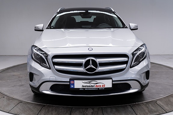 Mercedes-Benz GLA200 3 of 5
