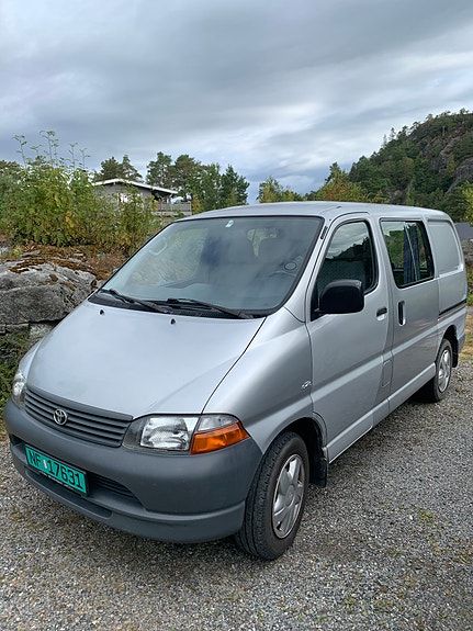Toyota HiAce 3 of 5