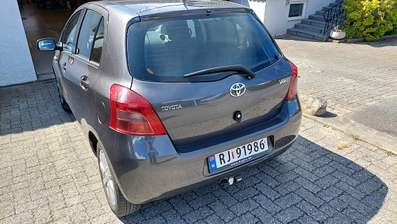 Toyota Yaris 4 of 5