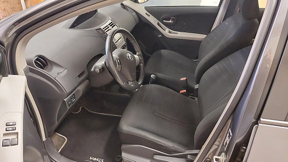Toyota Yaris 5 of 5
