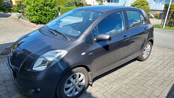 Toyota Yaris 2 of 5