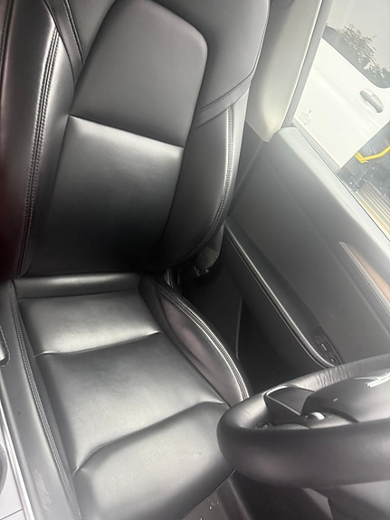 Tesla Model Y 17 of 18