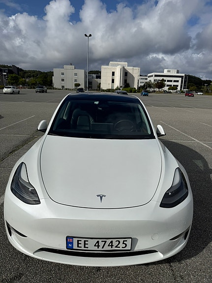 Tesla Model Y 13 of 18