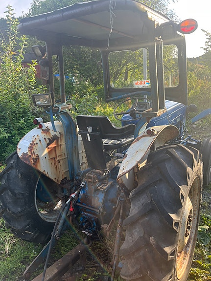Ford 3000 2 of 5